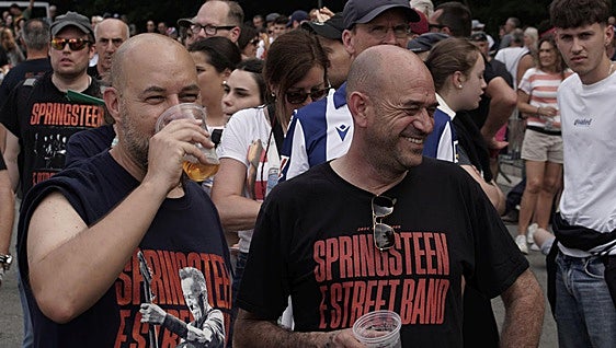 Gran ambiente en las horas previas al concierto de Bruce Springsteen