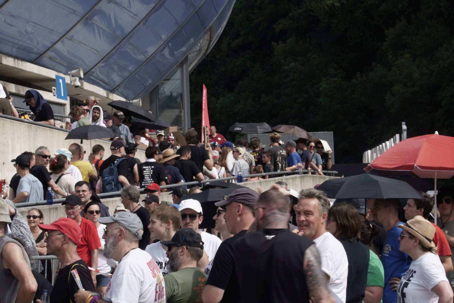 Gran ambiente en las horas previas al concierto de Bruce Springsteen