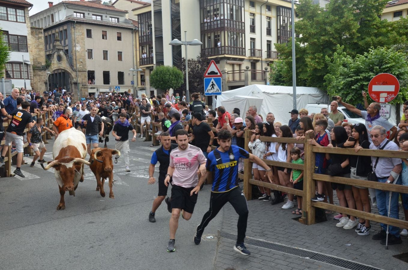 Primer encierro de las fiestas de Arrasate