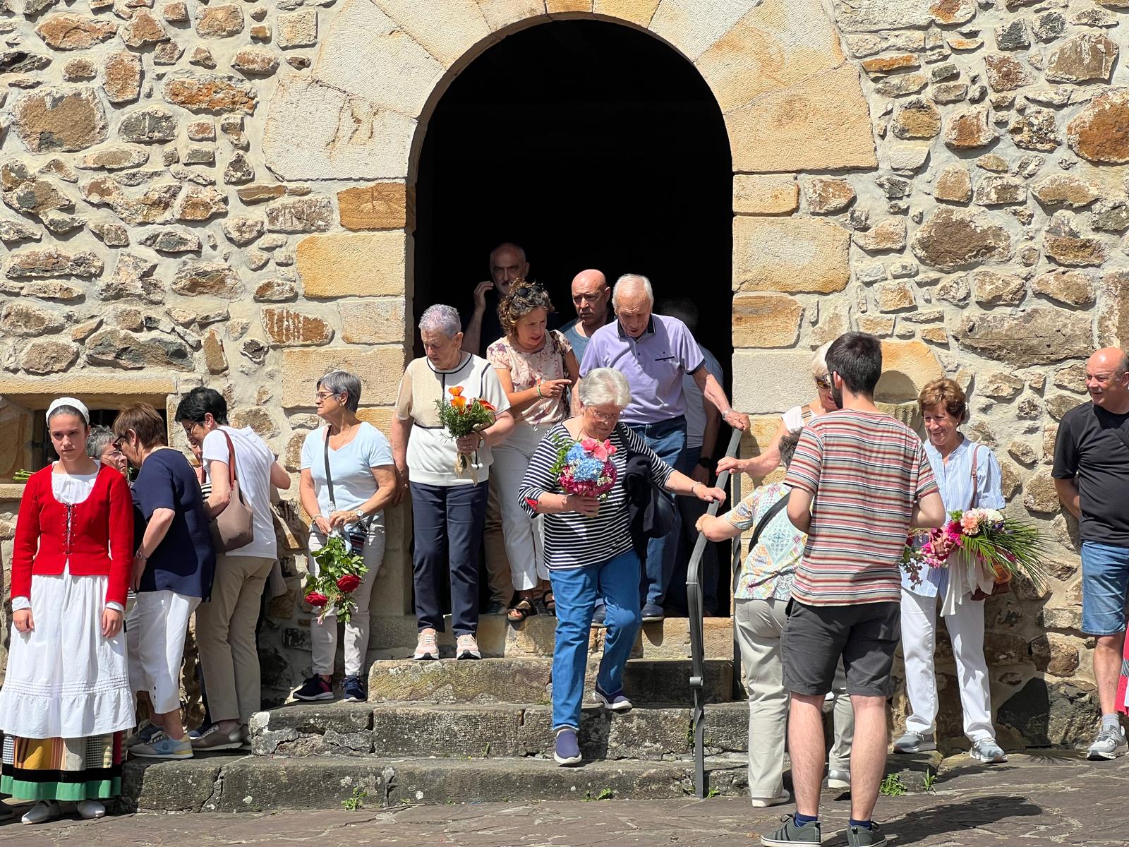 Numerosos urretxuarras disfrutan de la fiesta en Santa Bárbara