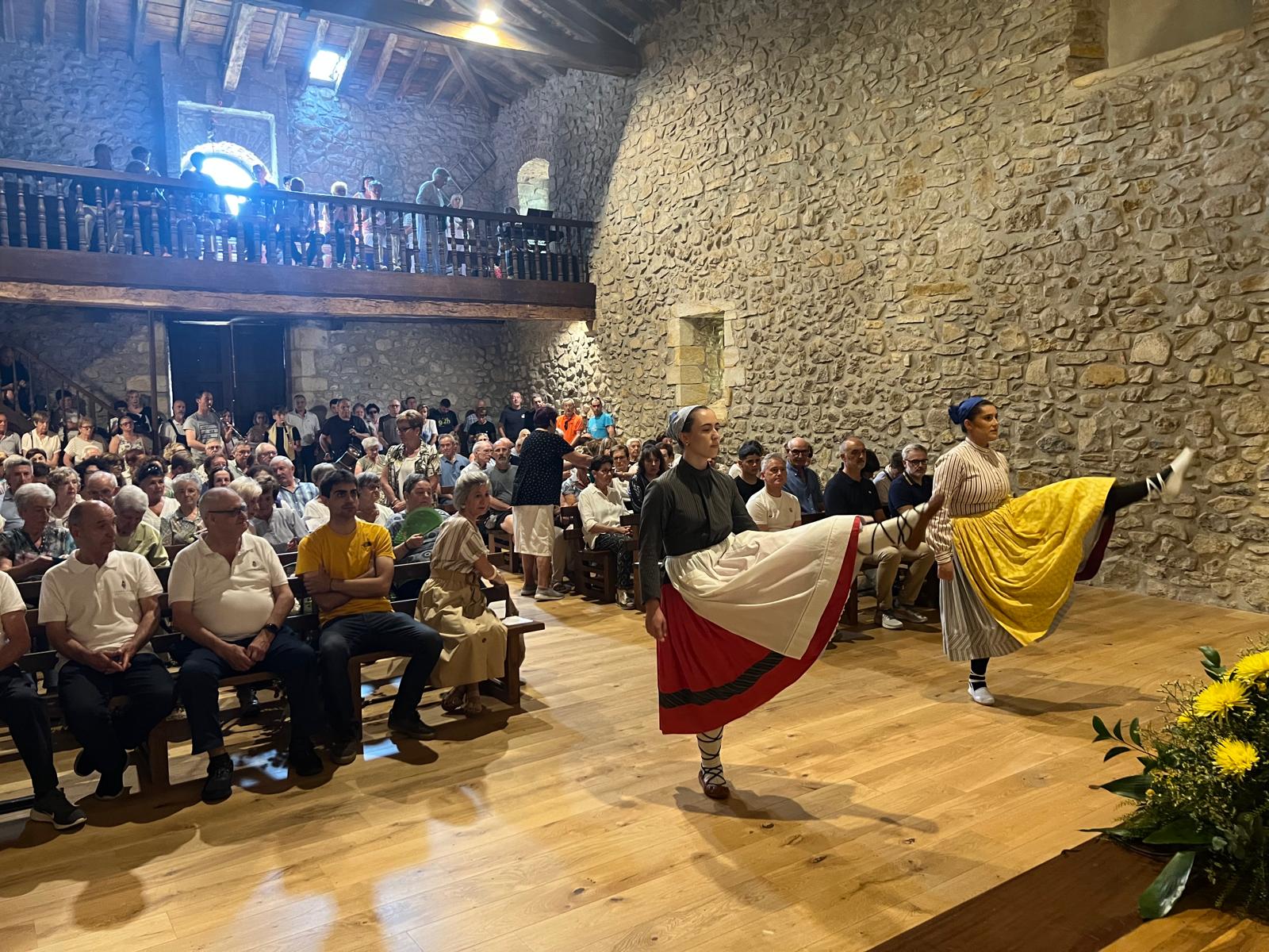 Numerosos urretxuarras disfrutan de la fiesta en Santa Bárbara