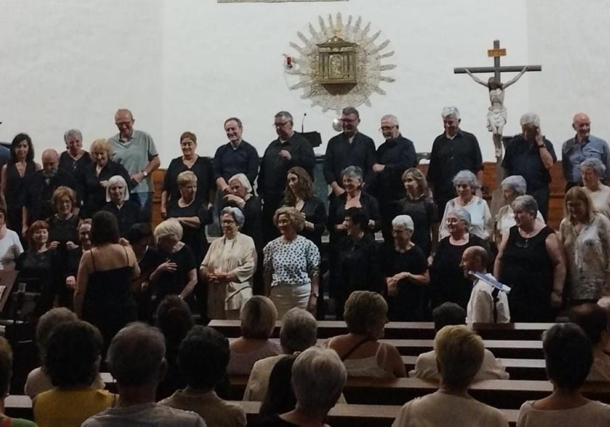Urmaizen kontzertua elizan, 20 urteko ibilbidea ospatuz.