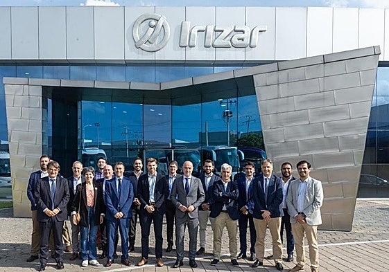 La delegación de empresas guipuzcoanas en las instalaciones de Irizar México