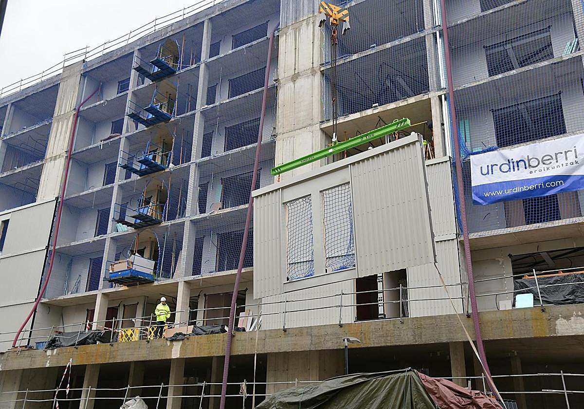 Obras de construcción de viviendas en Eibar.