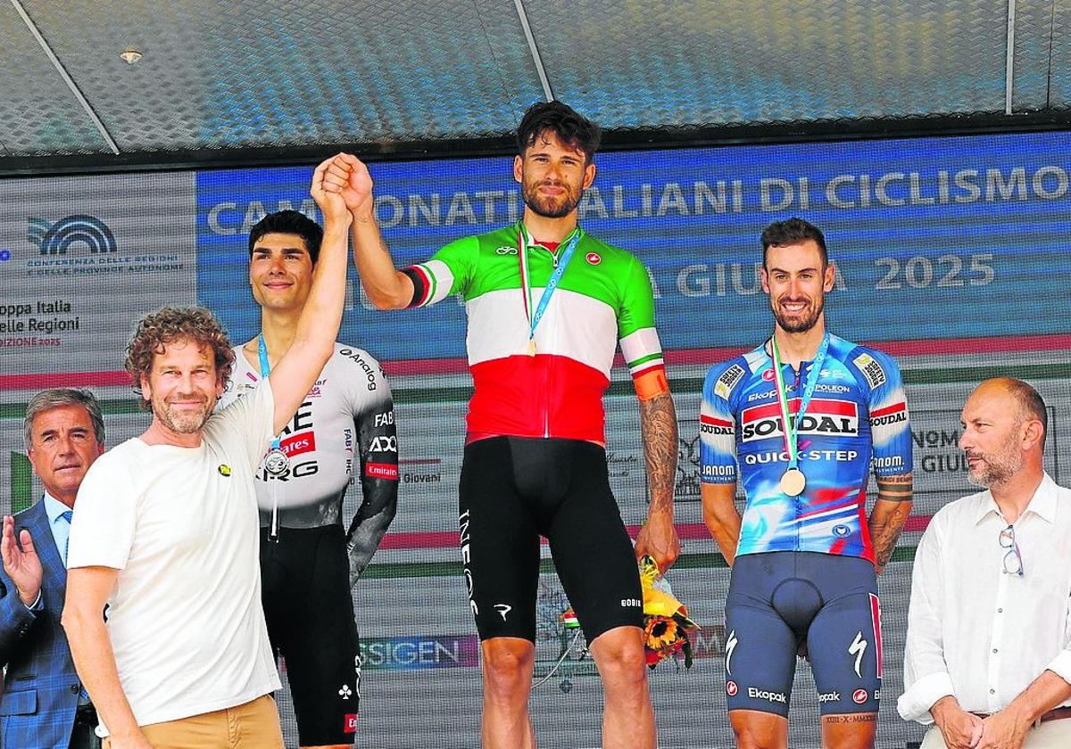 Baroncini, Ganna y Cattaneo, en el podio italiano.