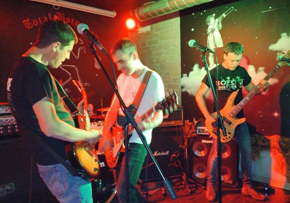 El grupo Total Distortion será uno de los platos fuertes de este viernes en las fiestas del barrio.