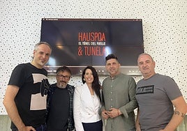 Gorka Hermosa, Iñaki Pinedo, Azahara Domínguez, Mikel Serrano y Kepa Urteaga en el acto de presentación.