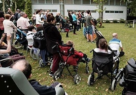 La comunidad educativa de Aspace Gipuzkoa, en unas jornadas al aire libre, en una imagen de archivo.