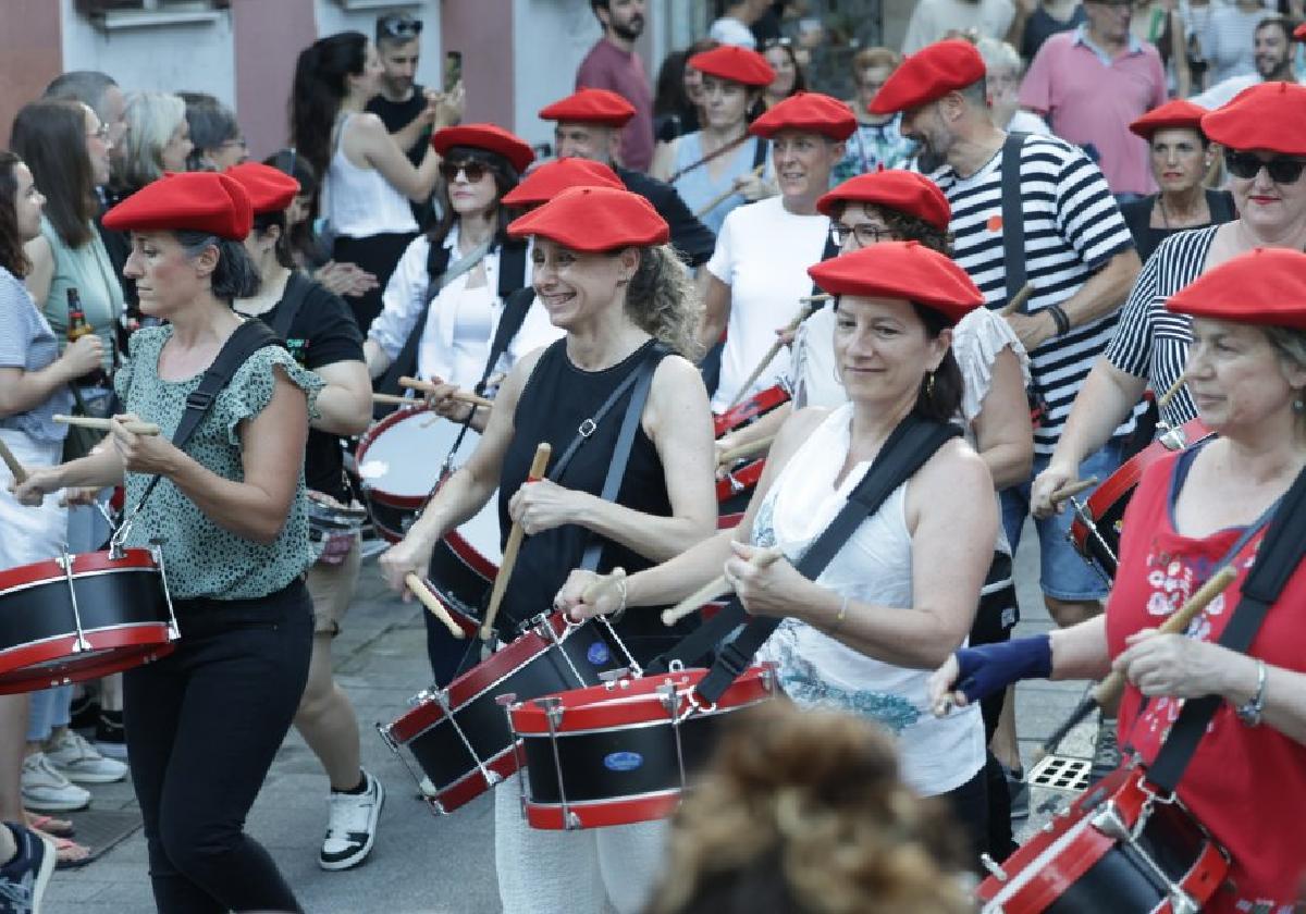 La Tamborrada del Alarde público dio la 'Vuelta al pueblo'