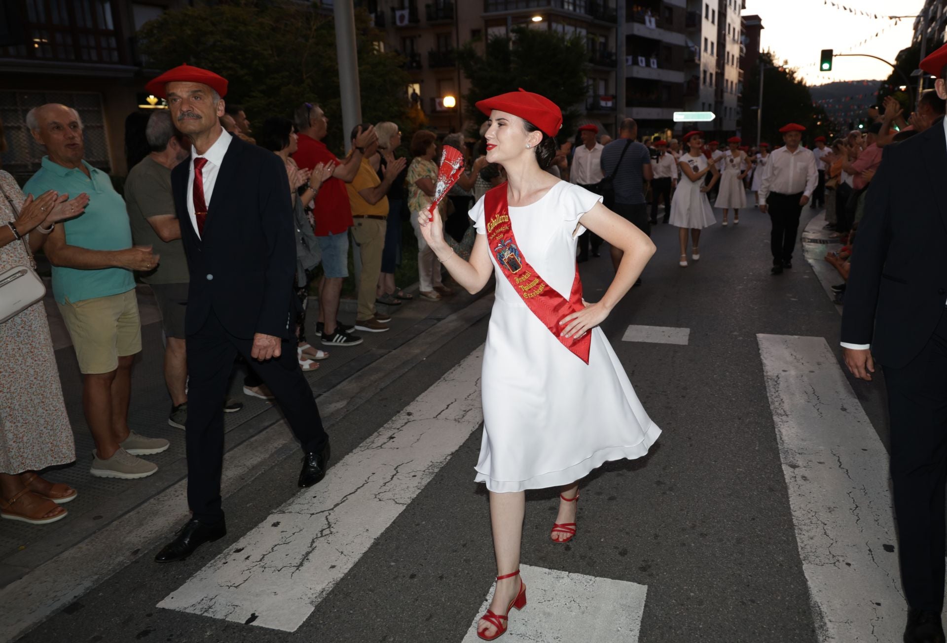 Presentación de las cantineras del Alarde tradicional