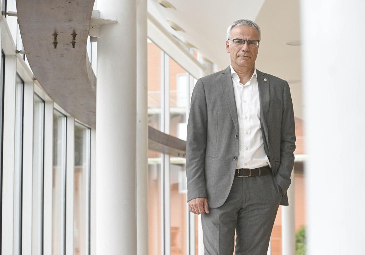 Manu Díaz, en el interior del edificio principal del Parque de Miramon, donde tuvo lugar la asamblea de la Federación Guipuzcoana de Fútbol.