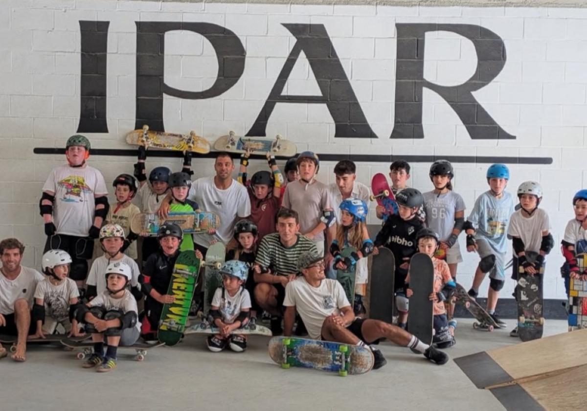 Los alumnos participaron en un evento de skate de despedida.