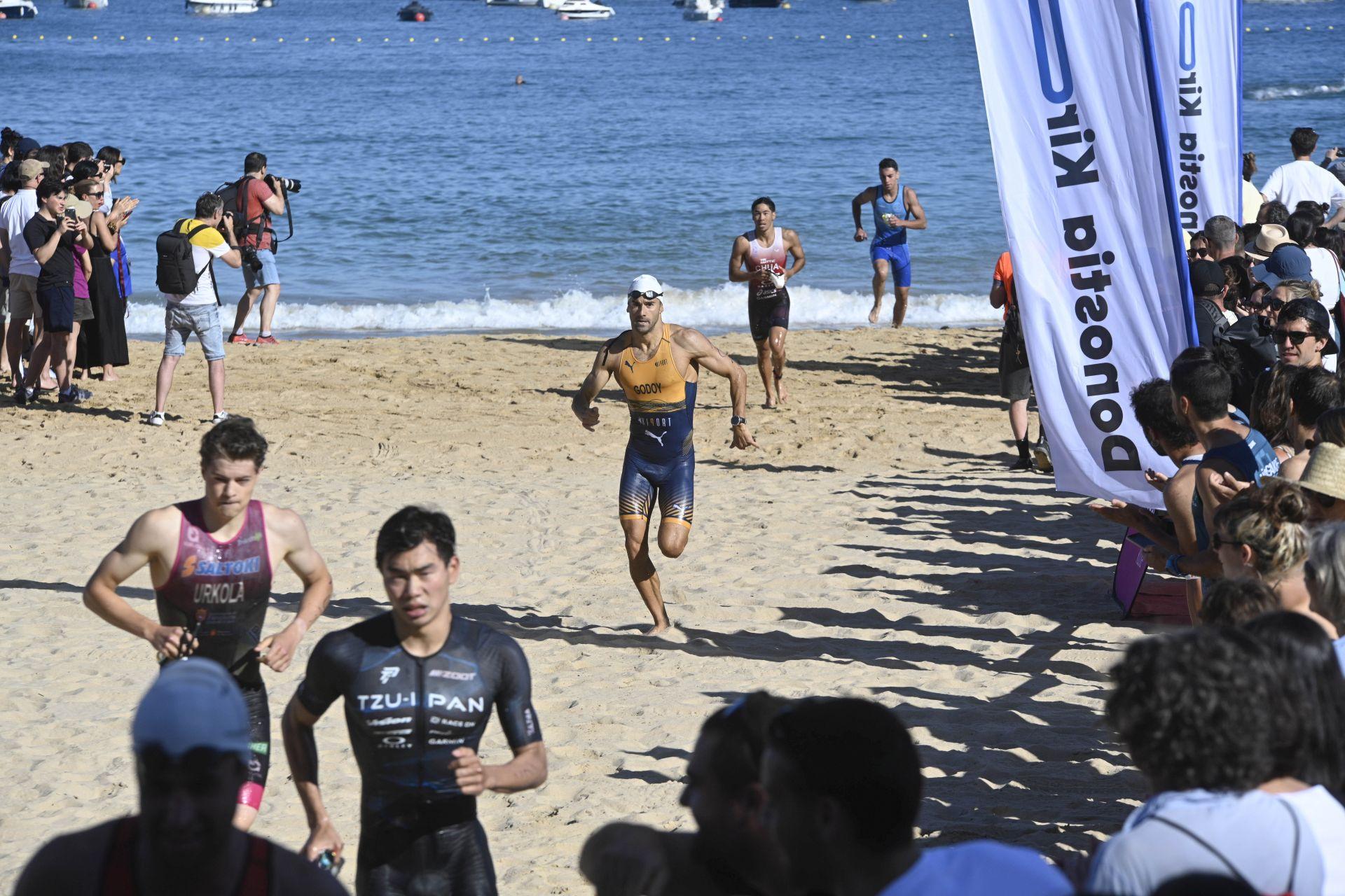 Las imágenes de la XVIII edición del Triatlón Memorial Onditz bajo el sol en Donostia