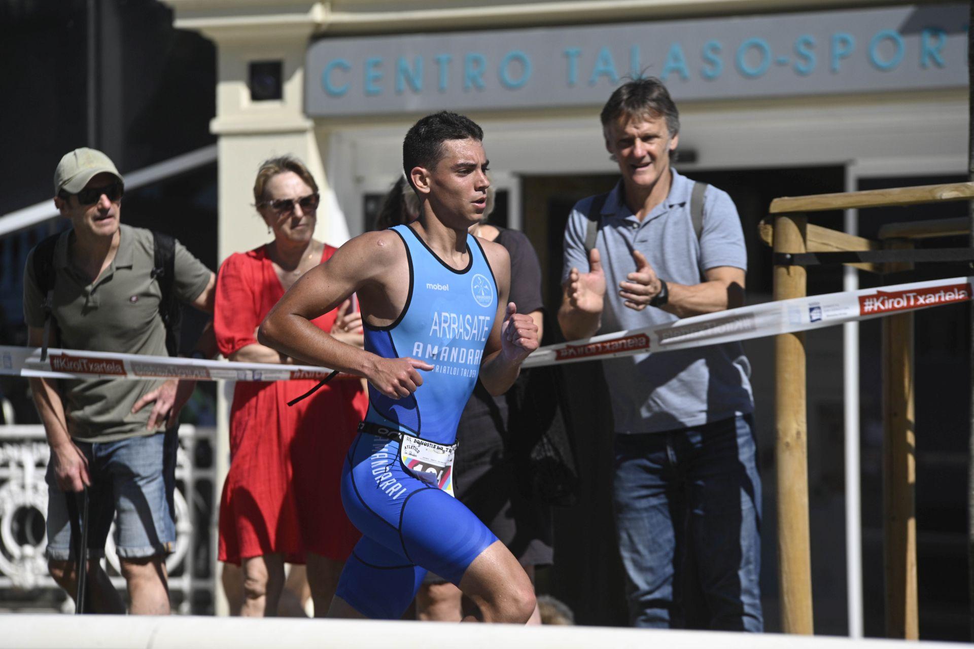 Las imágenes de la XVIII edición del Triatlón Memorial Onditz bajo el sol en Donostia