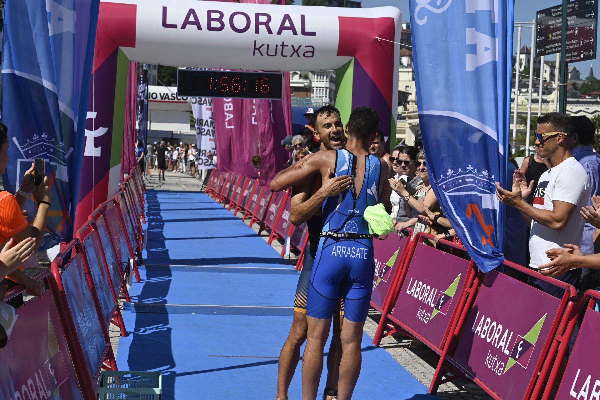 Las imágenes de la XVIII edición del Triatlón Memorial Onditz bajo el sol en Donostia