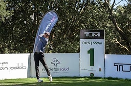 Joseba Torres ejecuta un golpe durante un partido