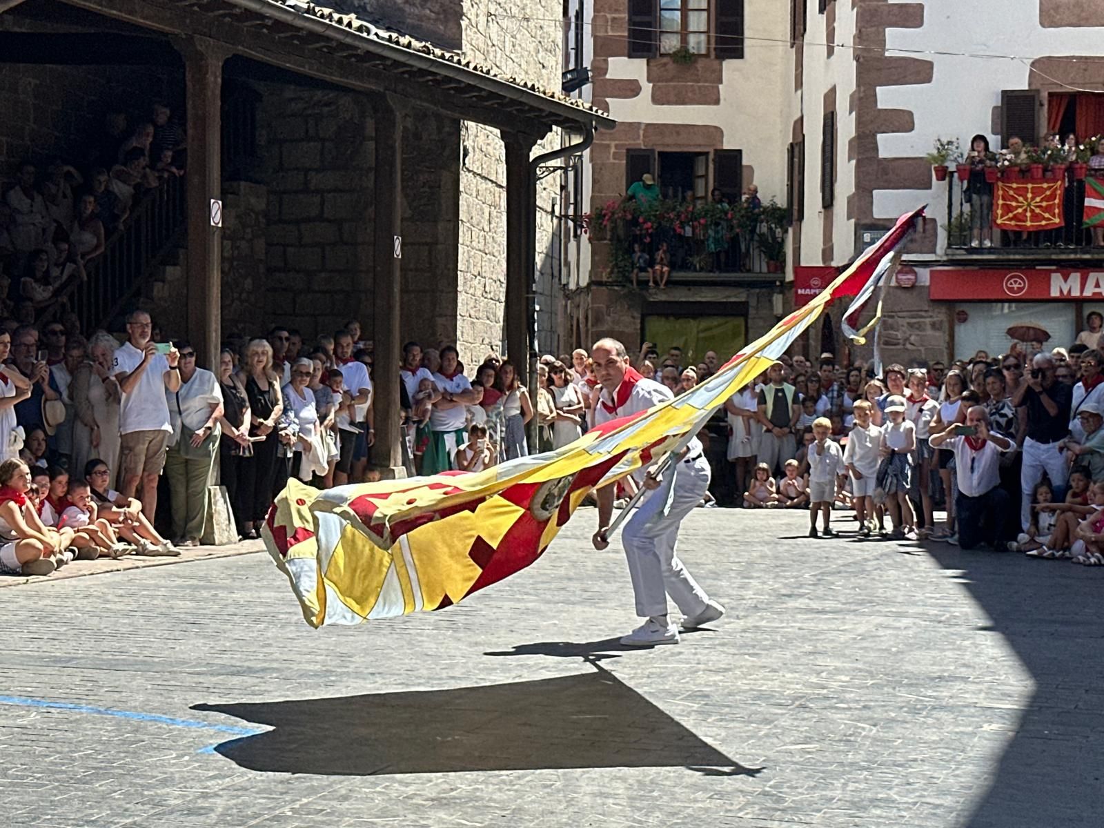 Doneztebe baila al sol