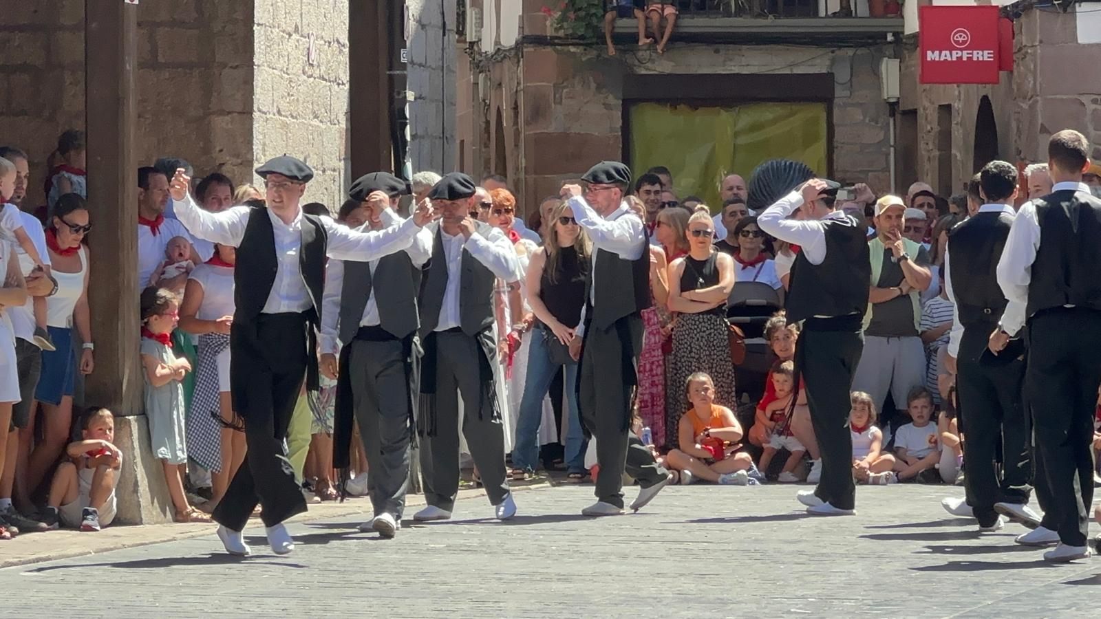 Doneztebe baila al sol