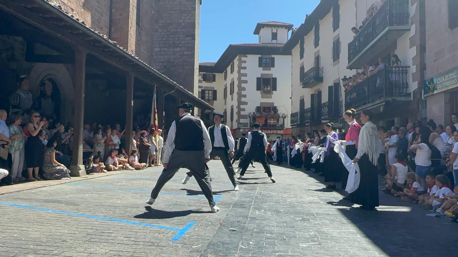 Doneztebe baila al sol