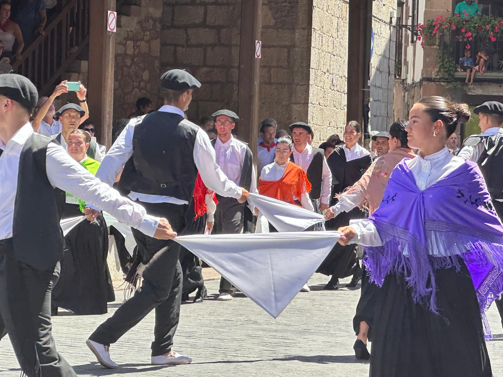 Doneztebe baila al sol
