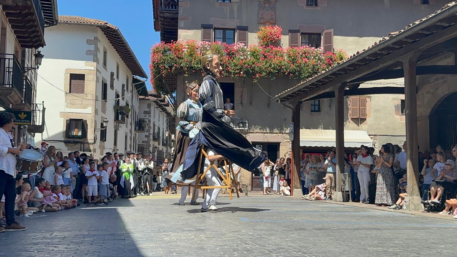 Doneztebe baila al sol