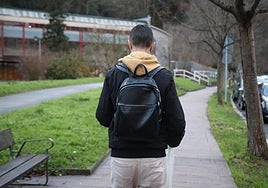 Amed, un inmigrante en situación irregular de Donostia que busca su regularización.