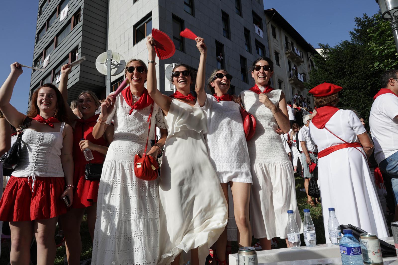 Emoción, sol y calor en el Alarde tradicional