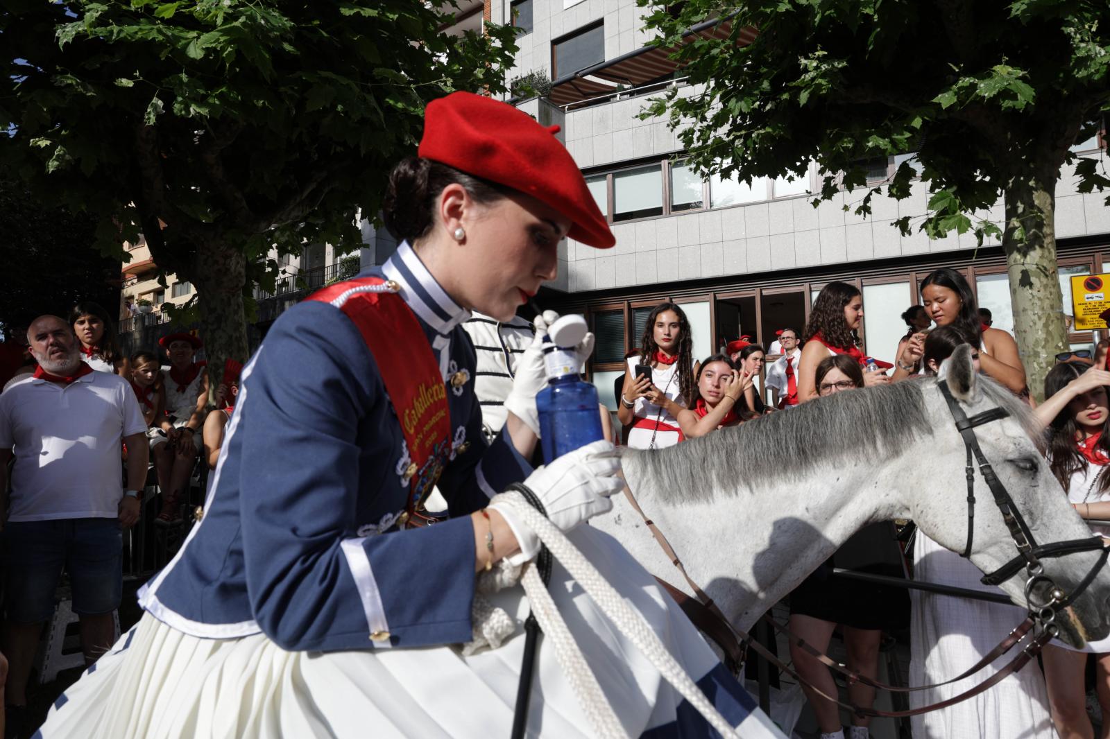 Emoción, sol y calor en el Alarde tradicional