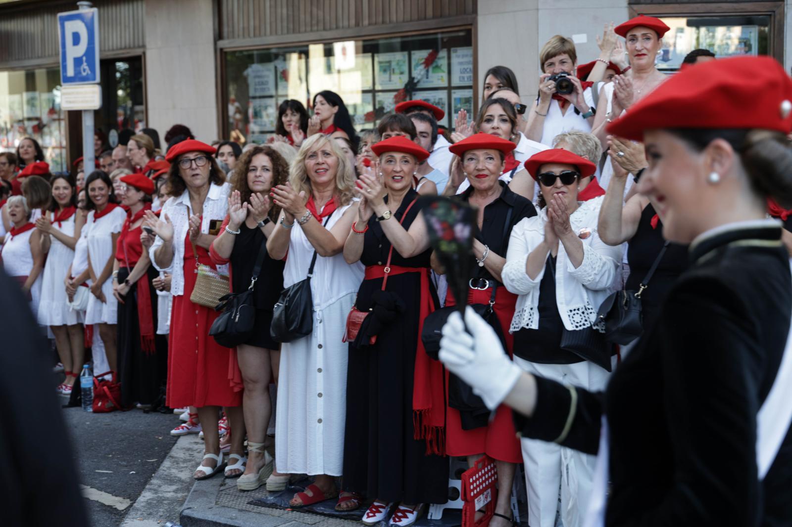 Emoción, sol y calor en el Alarde tradicional