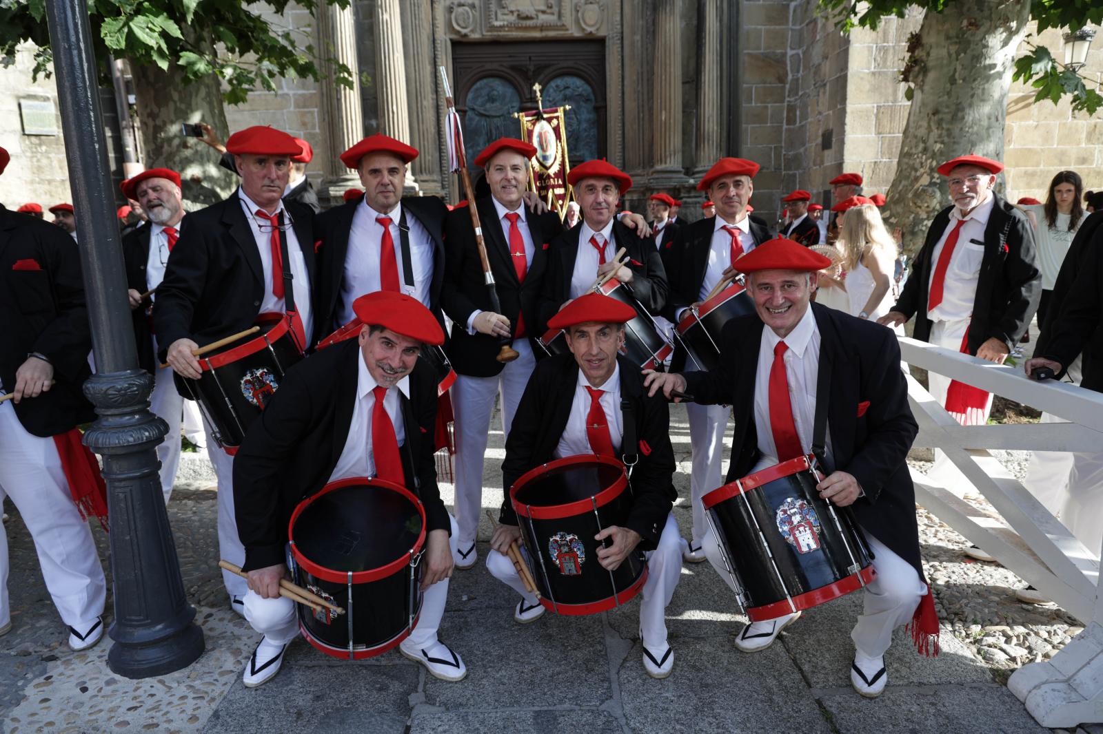 Emoción, sol y calor en el Alarde tradicional