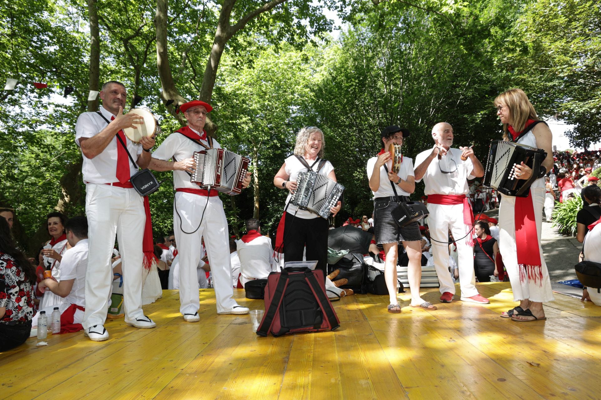 Danzas, cuadrillas y sidra en las campas de San Marcial