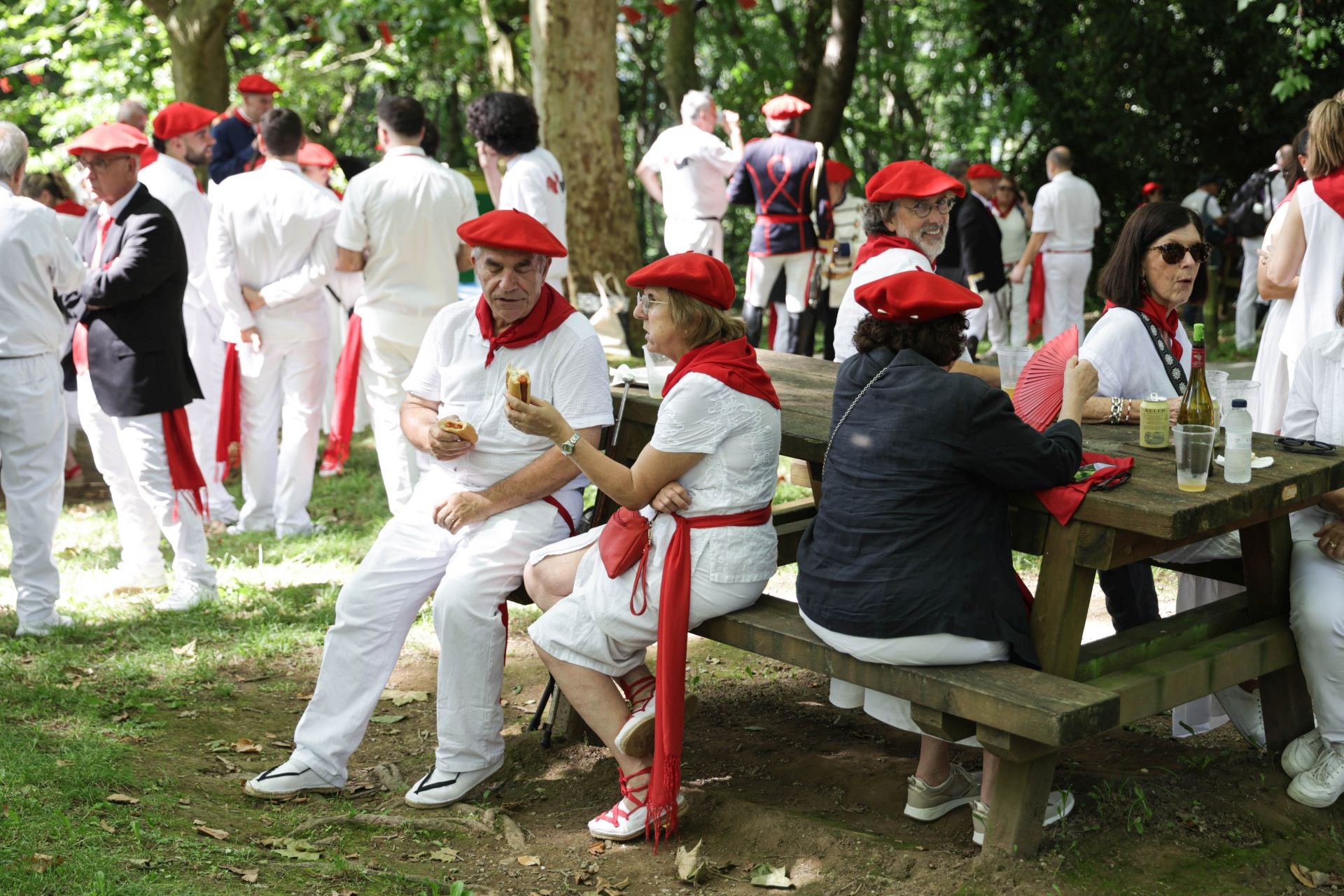 Danzas, cuadrillas y sidra en las campas de San Marcial