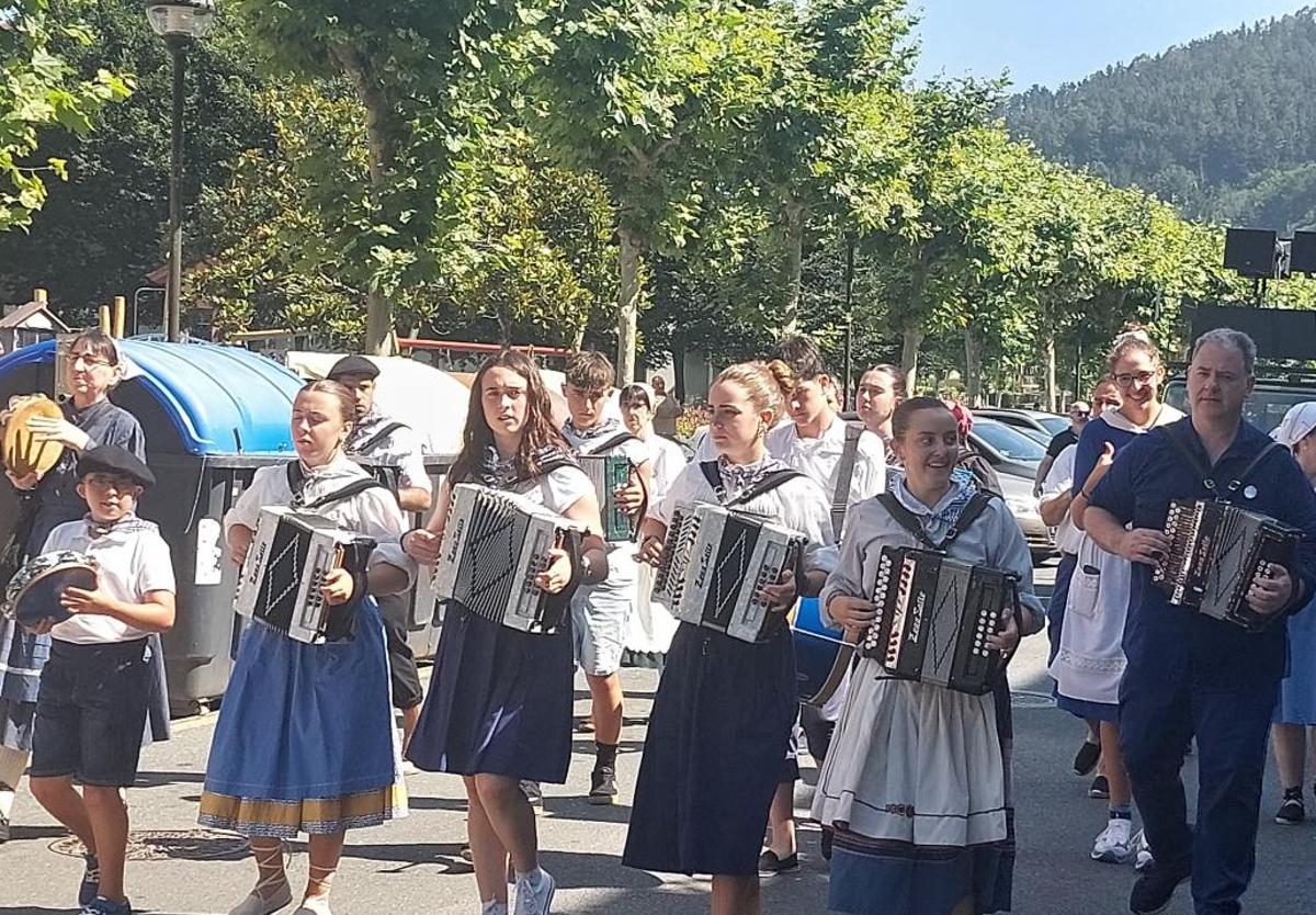 La música y el buen ambiente han sido la tónica de todo el fin de semana en Orio, antes del último día festivo de hoy.