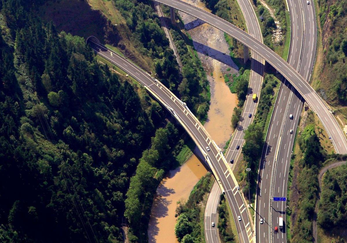 El viaducto de Maltzaga, en la parte central de la imagen.