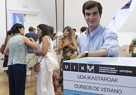 Iñigo de Noriega, en una de las salas del palacio Miramar de Donostia.