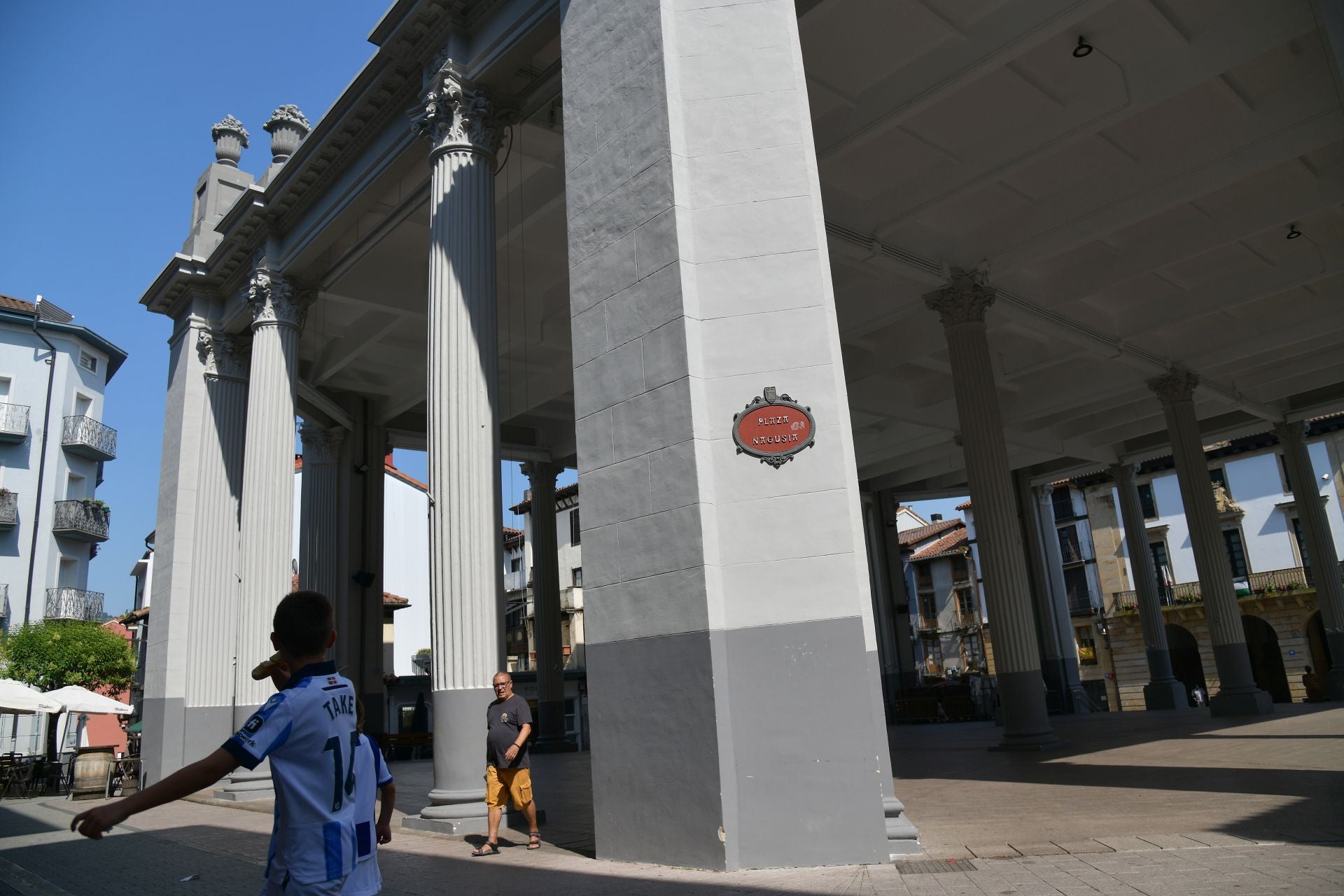 El interior de Gipuzkoa arde, el litoral respira