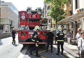El director de bomberos de San Sebastián renuncia al ser acusado de colar a su hijo con uniforme en un concierto de Fermin Muguruza