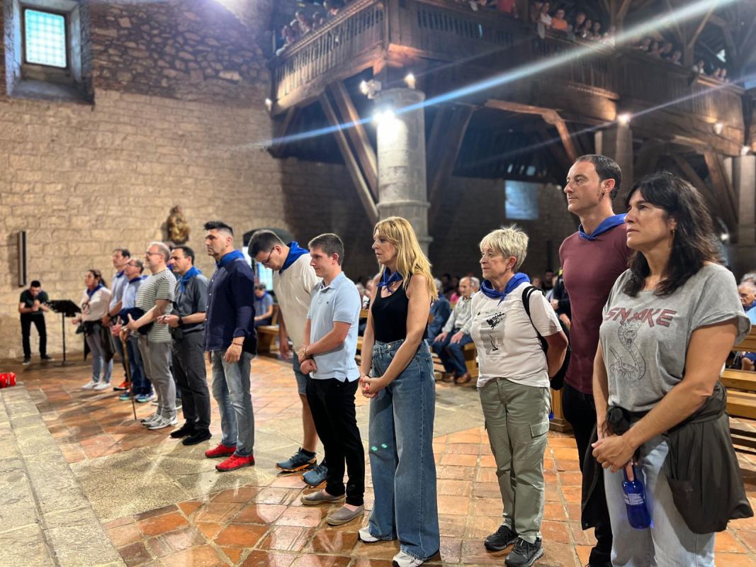 Emocionante Ezpata Dantza a la Virgen en la Antigua