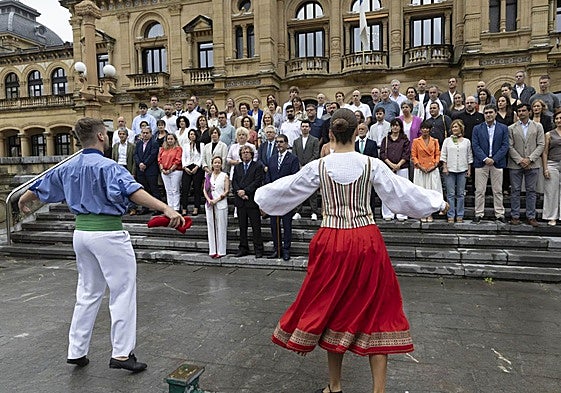 Los representantes del Ayuntamiento de Donostia, de la Diputación y de las Juntas.