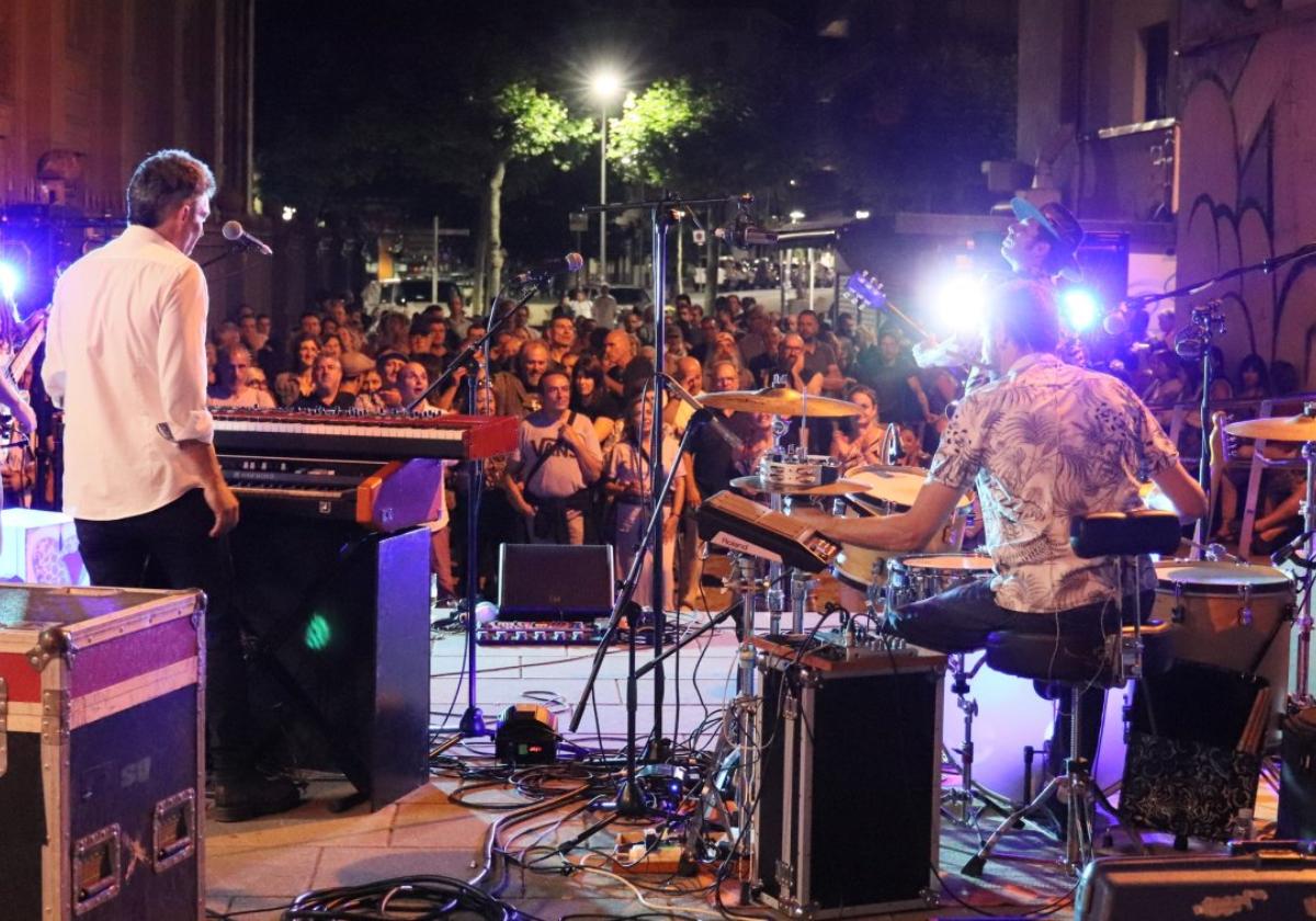 Conciertazo de Bigblack Rhino. ¡Qué ambientazo en la Txurreria! Faltaron los churros. Zorionak para Tolosand Blues.