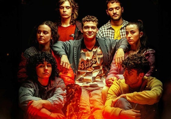 Los protagonistas de la serie, con Jon en el centro.