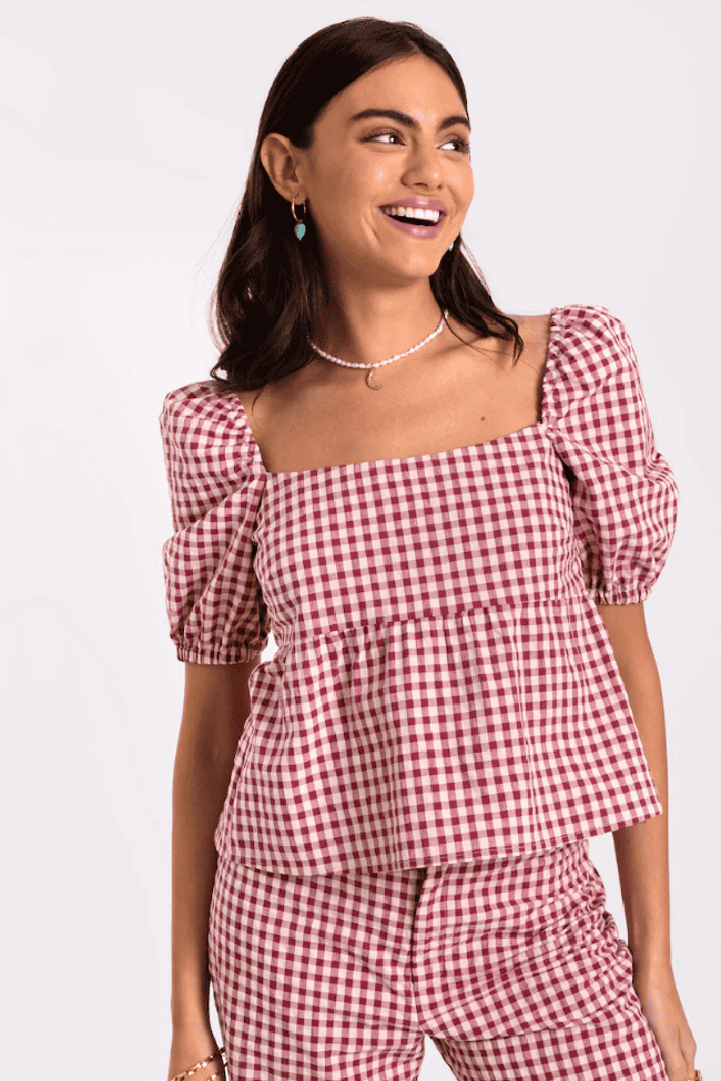 Innova tu estilo con este tipo de blusas ligeras