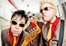 Integrantes del grupo The Toy Dolls en una imagen promocional.