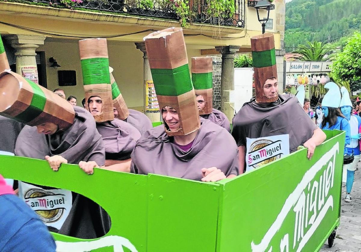 Imaginación, originalidad y mucha fantasía en la jornada de apertura donde los disfraces y el hambre de juerga dominan en las calles.