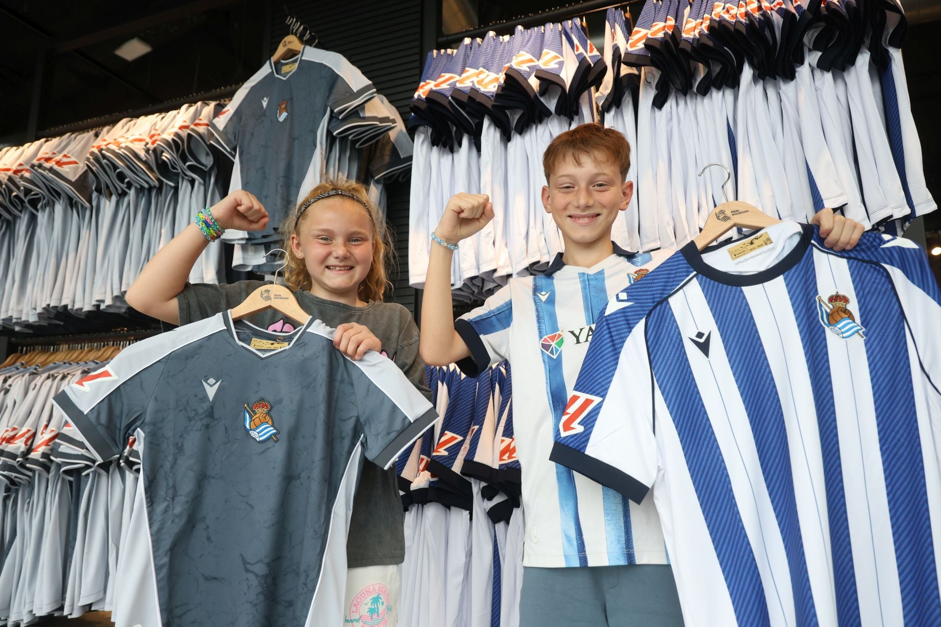 Las primeras equipaciones de la Real ya están vendidas
