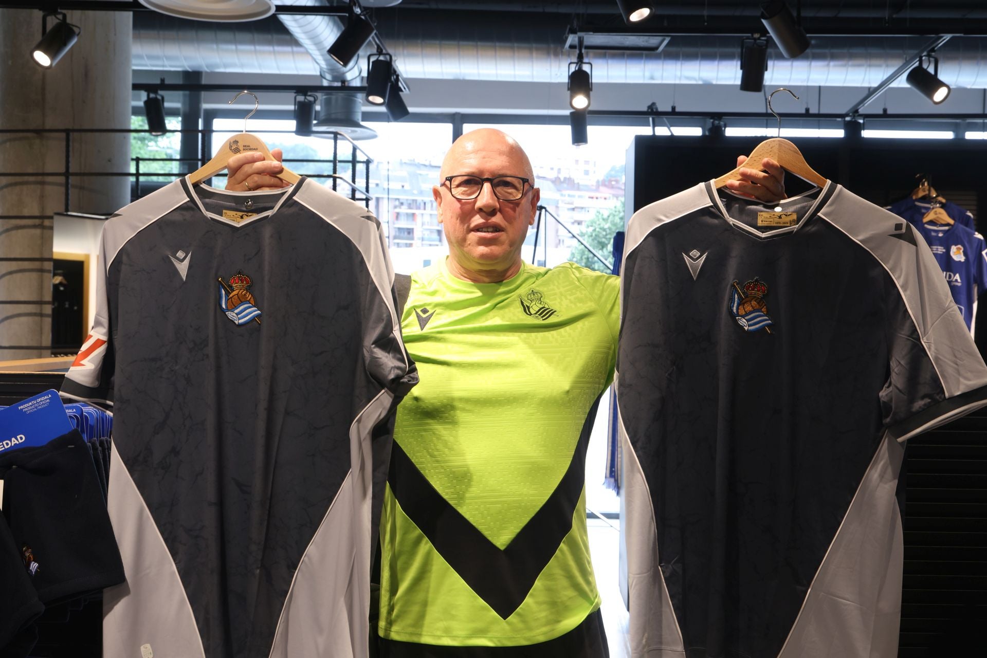 Las primeras equipaciones de la Real ya están vendidas
