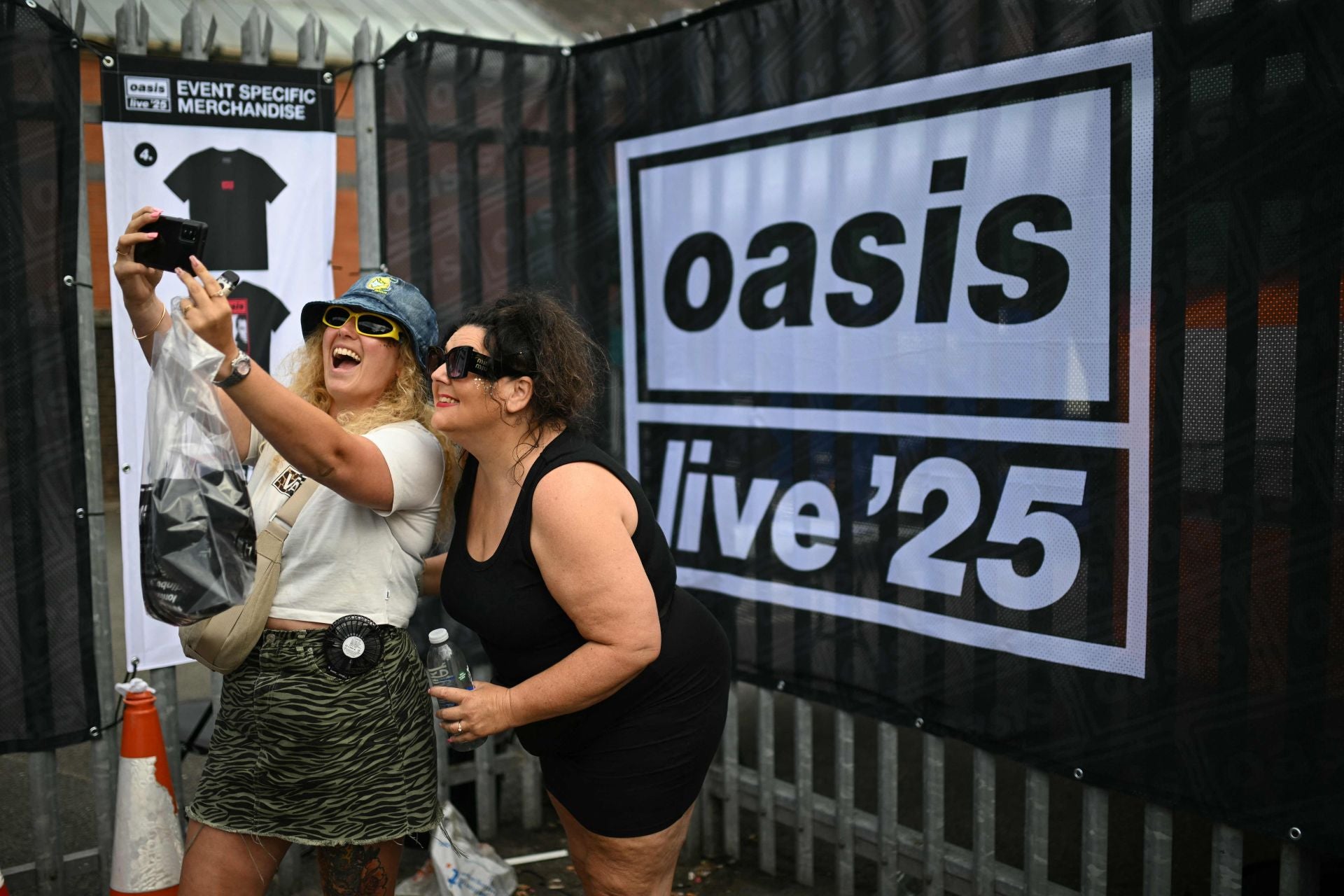 Oasis hace temblar Cardiff