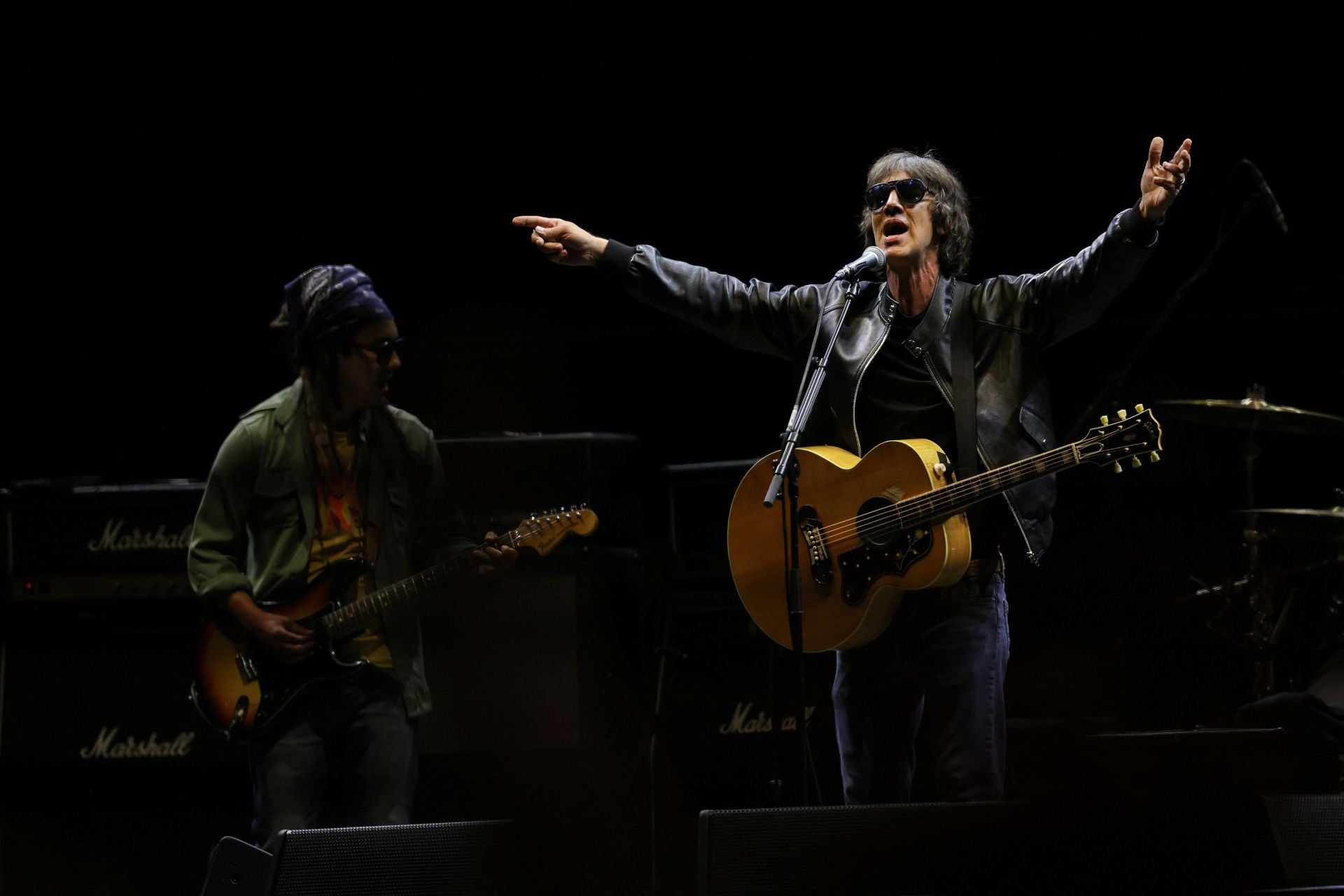 Oasis hace temblar Cardiff