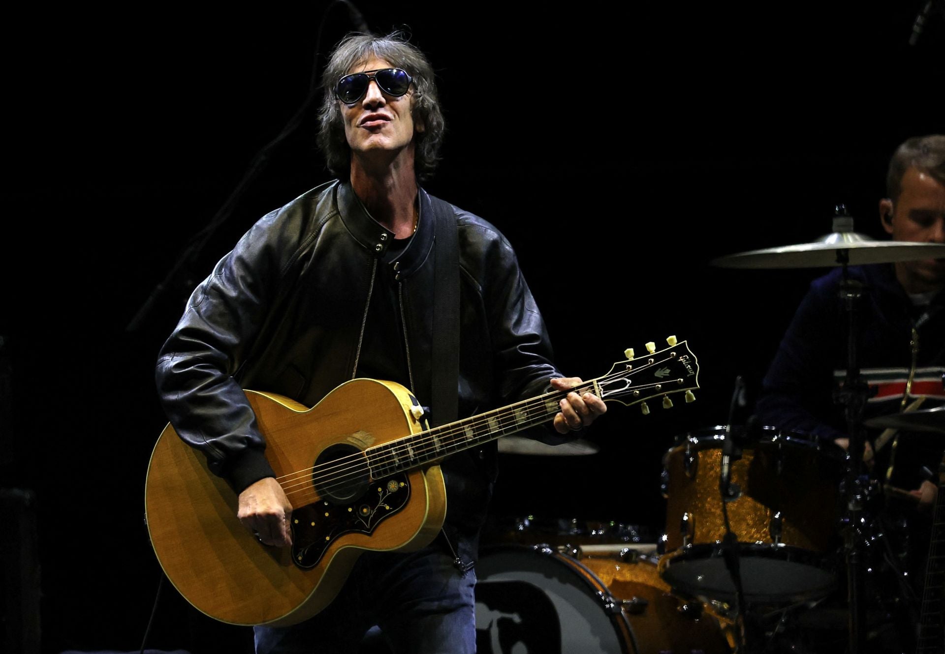 Oasis hace temblar Cardiff