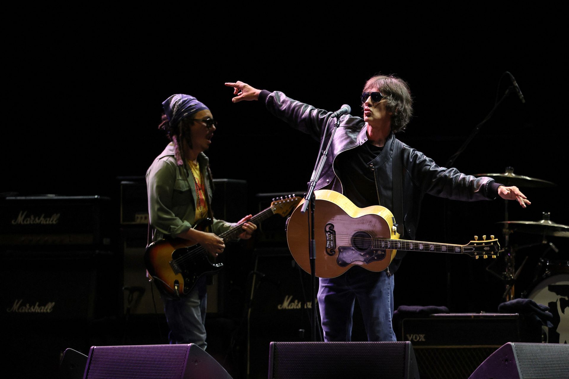 Oasis hace temblar Cardiff